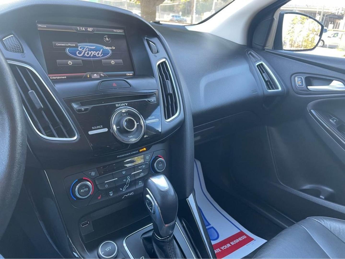 2015 Grey /Black Ford Focus Titanium (1FADP3N26FL) with an 2.0 4 CYL engine, Auto transmission, located at 5700 Curlew Drive, Norfolk, VA, 23502, (757) 455-6330, 36.841885, -76.209412 - Photo#10